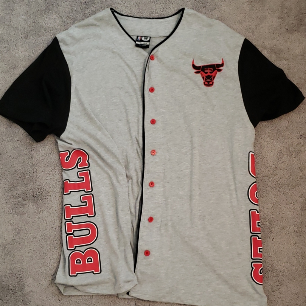 Bulls Button Down